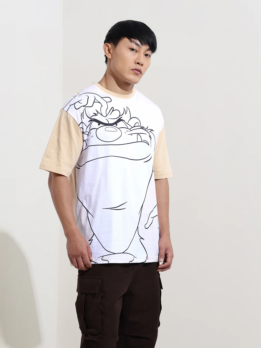 Men's Beige Boxy Fit Character Looney Tunes  Printed Crew Neck T-Shirt - Image 4