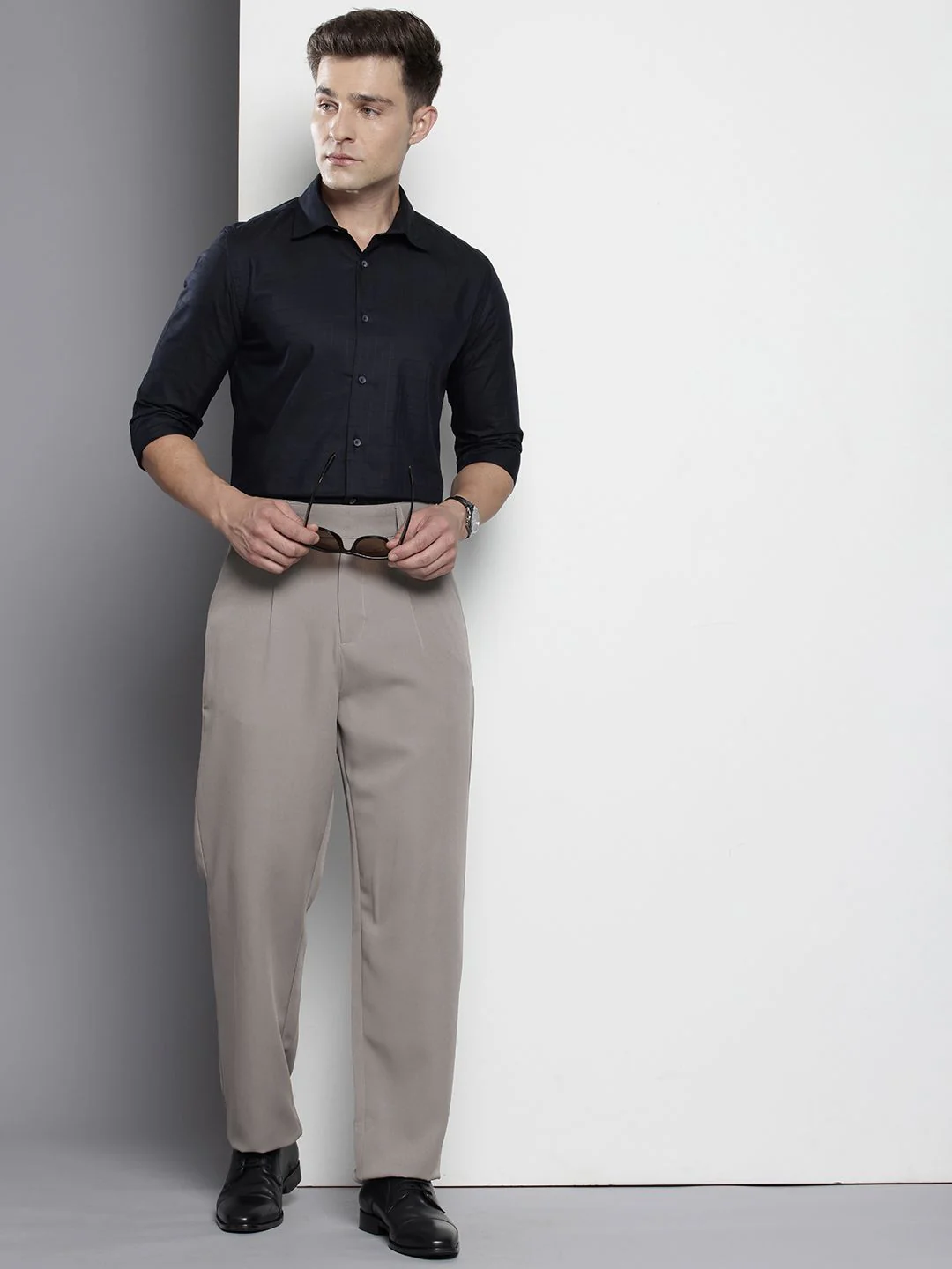 Men's Cloud Grey Loose Fit Solid Casual Trouser - Image 4