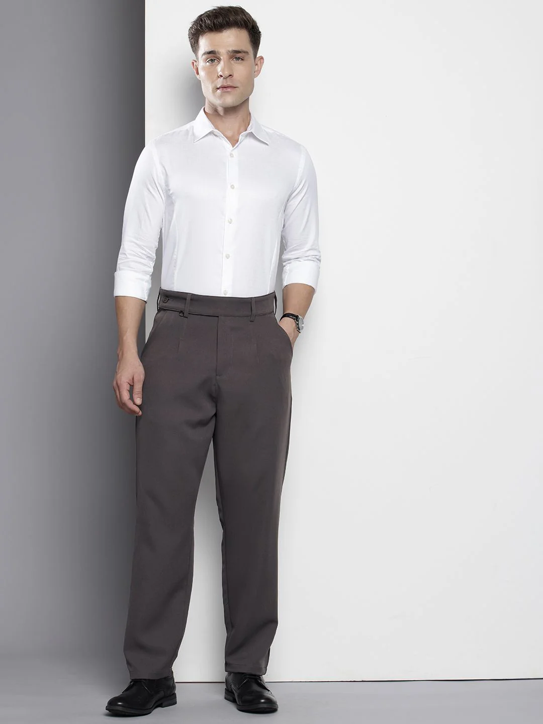 Men's Dark Grey Loose Fit Solid Casual Trouser - Image 4