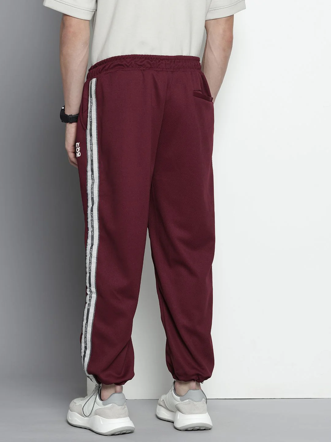Men's Burgundy Relaxed Fit Printed Street Wear Jogger - Image 4