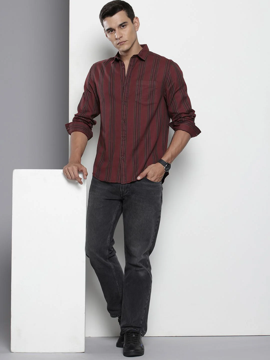 Men's Maroon Slim Fit Striped Casual Shirt - Image 3