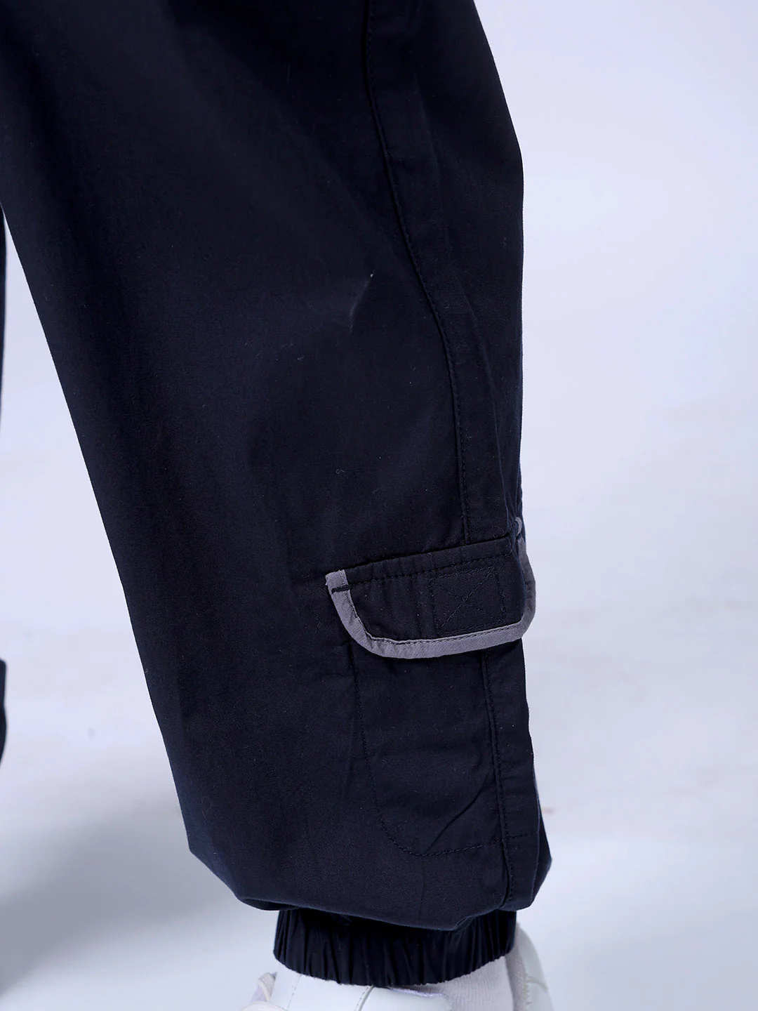 Men's Navy Loose Fit Solid Casual Jogger - Image 9