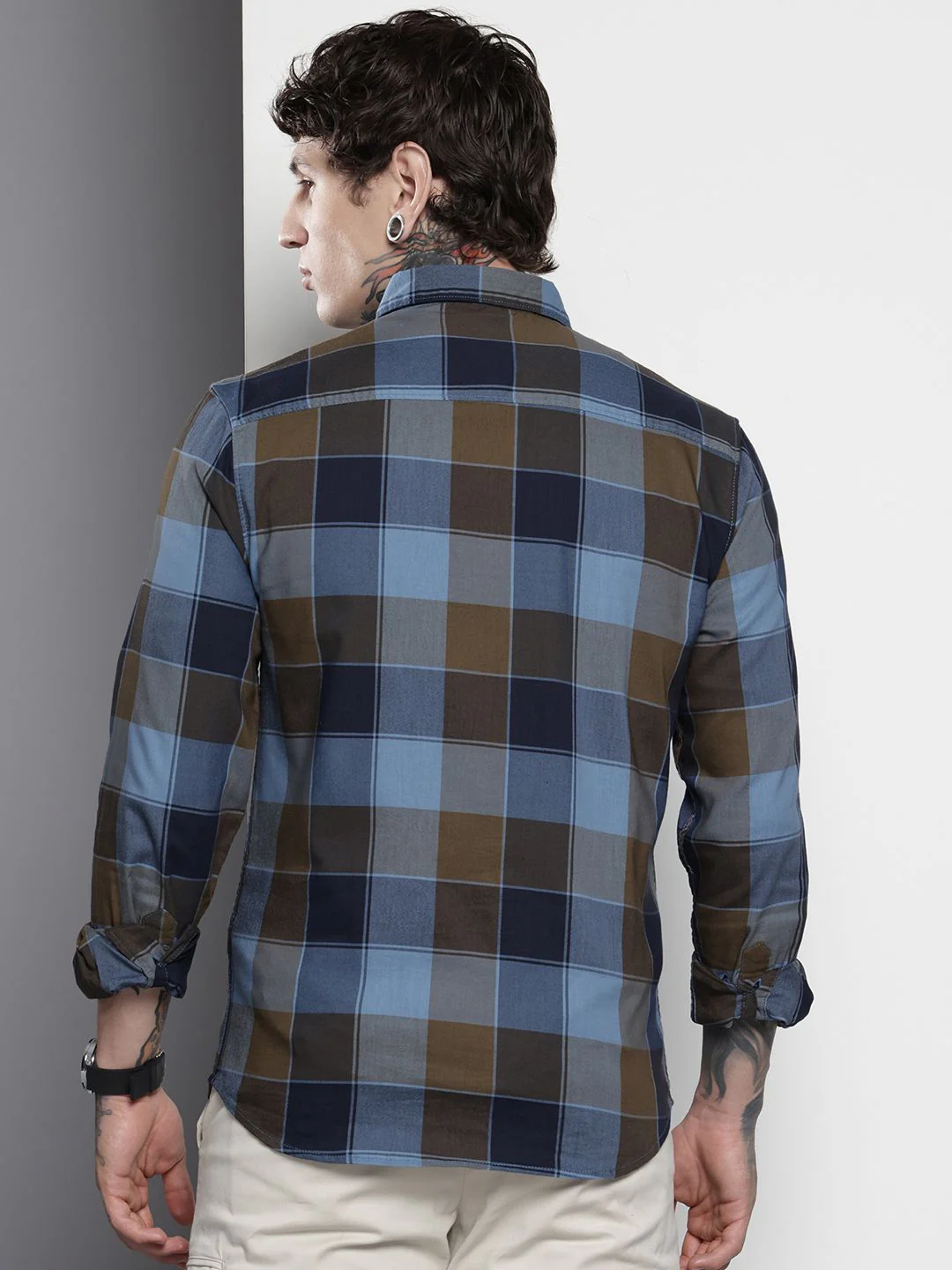 Men's Navy Blue Slim Fit Checked Casual Shirt - Image 2
