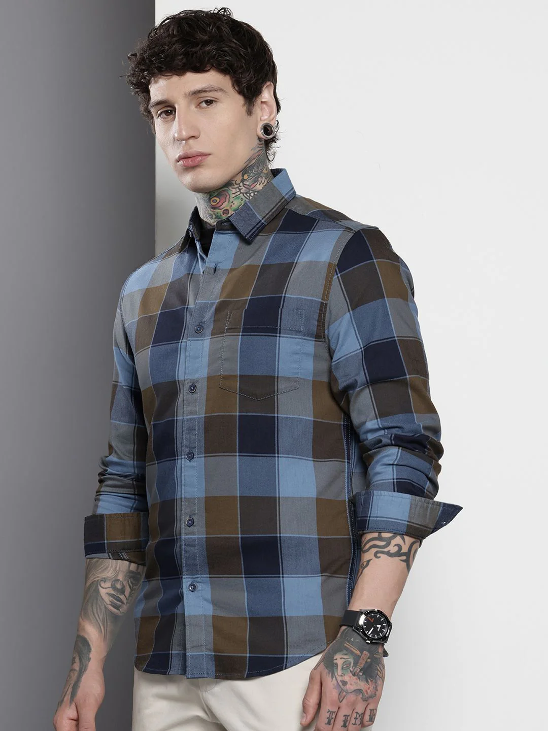 Men's Navy Blue Slim Fit Checked Casual Shirt - Image 4