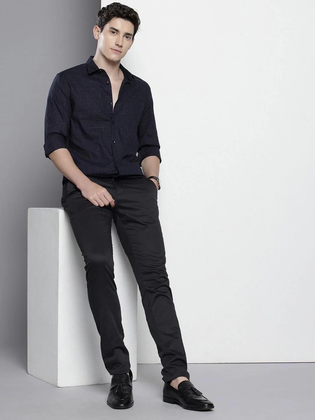 Men's Navy Blue Slim Fit Checked Casual Shirt - Image 4