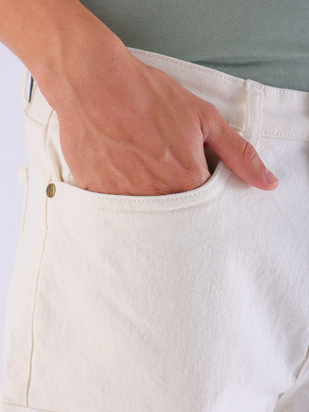 Men's Off White Relaxed Fit Solid Utility Denim Shorts - Image 6