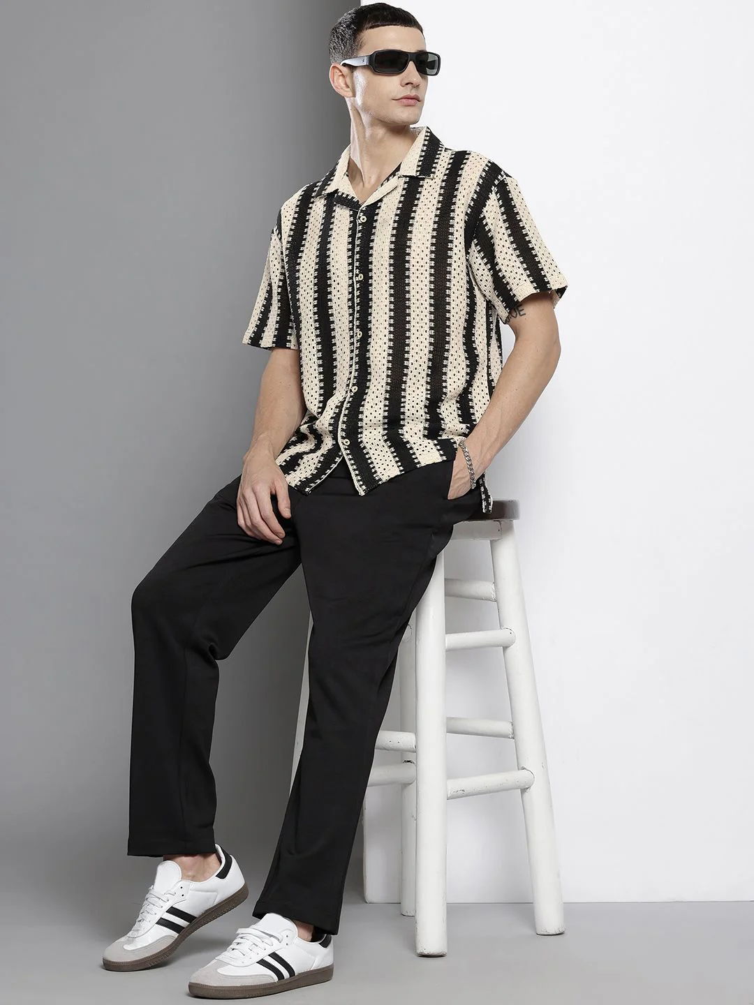 Men's Off White Relaxed Fit Textured Resort Wear Shirt - Image 3