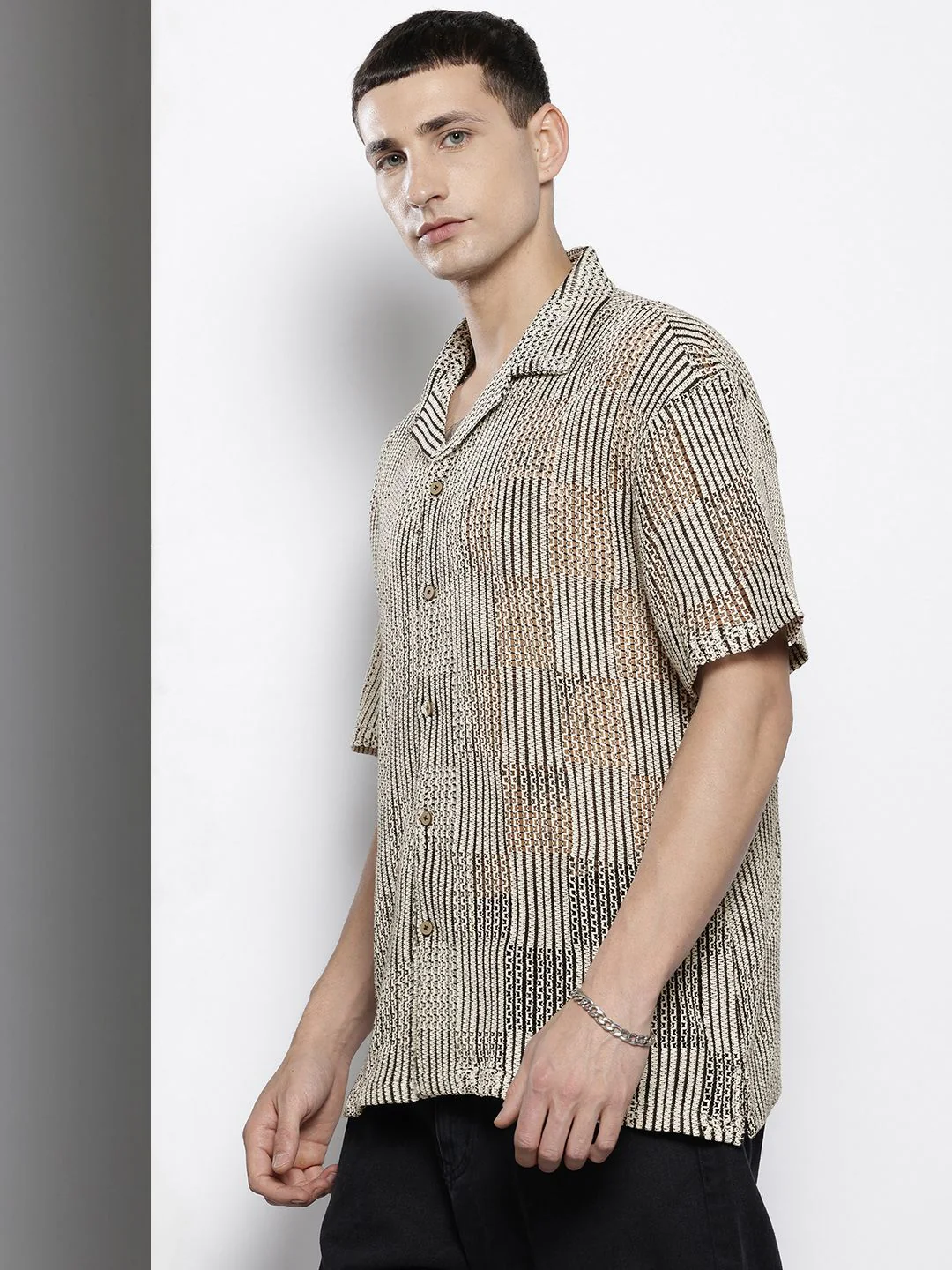 Men's Off White Relaxed Fit Textured Resort Wear Shirt - Image 2