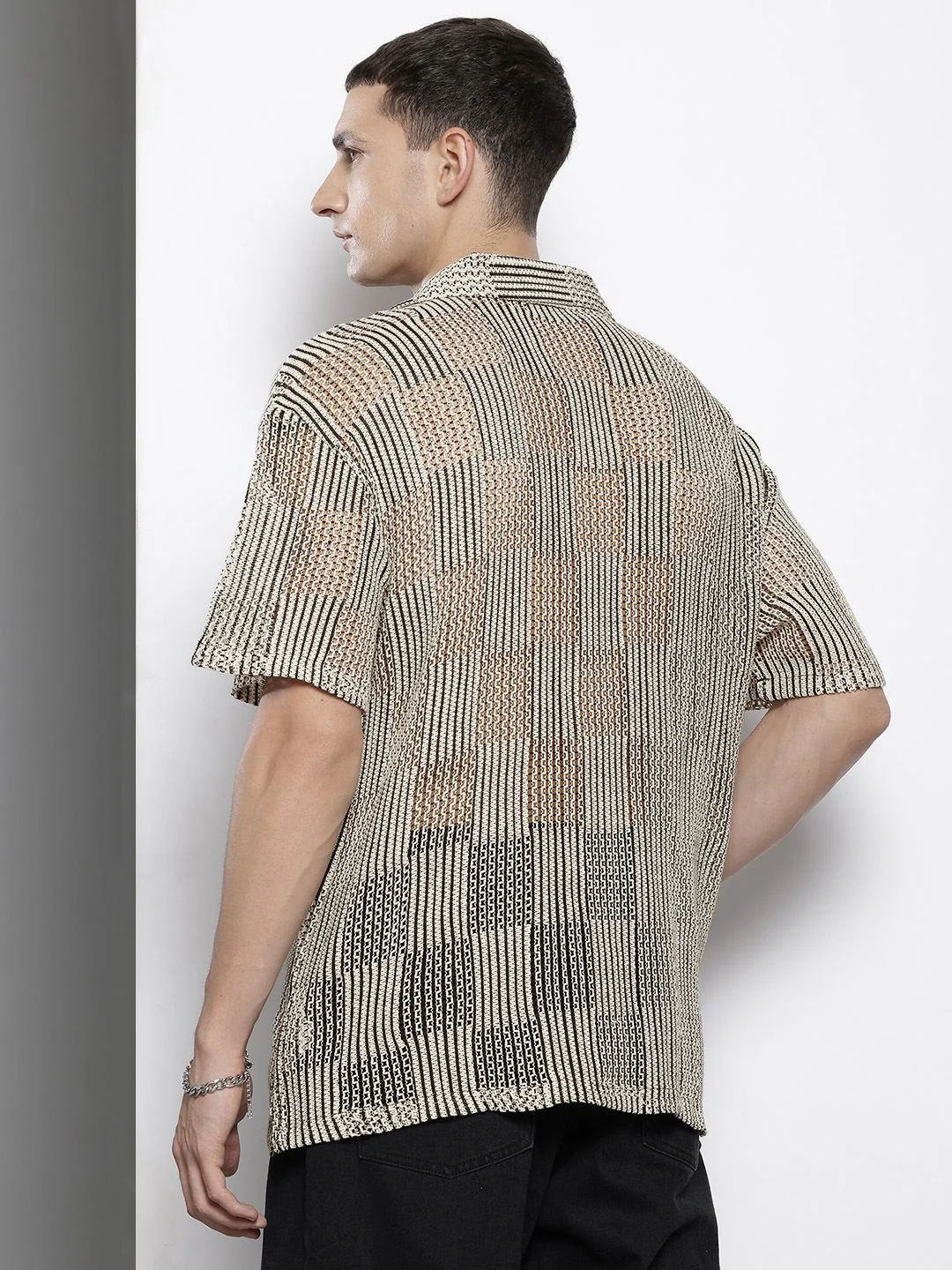 Men's Off White Relaxed Fit Textured Resort Wear Shirt - Image 4