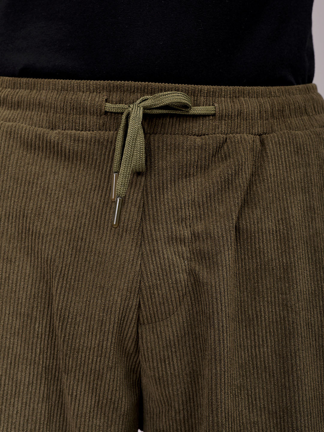 Men's Dark Olive Loose Fit Textured Utility Shorts - Image 6