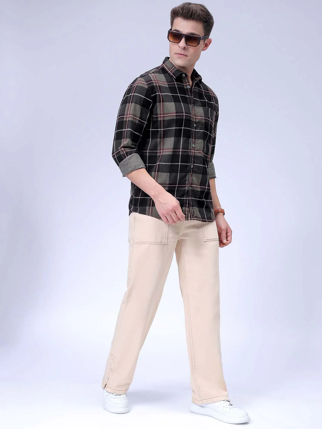 Men's Olive Regular Fit Solid Casual Shirt - Image 2