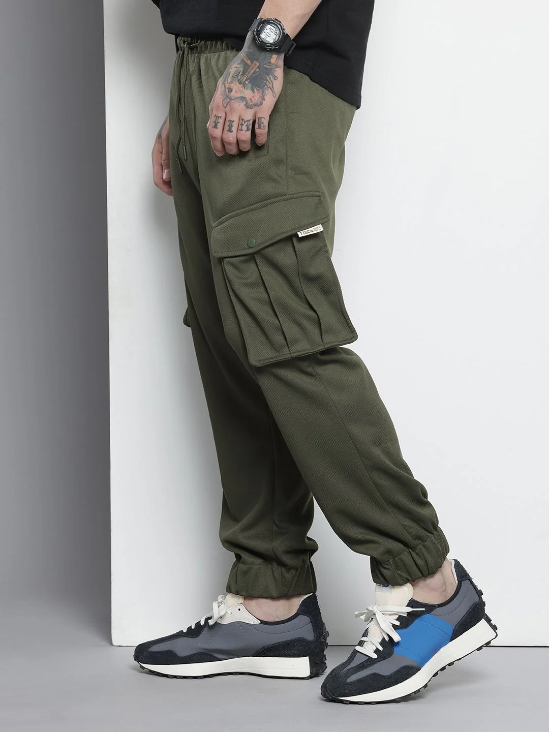 Men's Olive Relaxed Fit Textured Casual Jogger - Image 2
