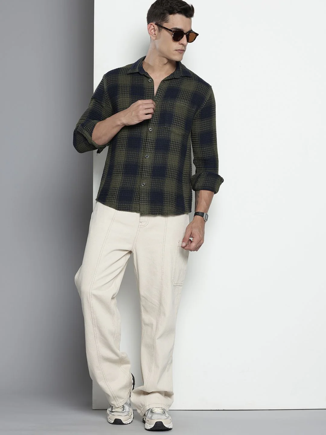 Men's Olive Relaxed Fit Textured Casual Shirt - Image 4