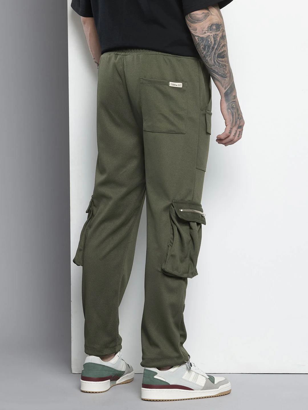 Men's Olive Relaxed Fit Textured Street Wear Jogger - Image 4