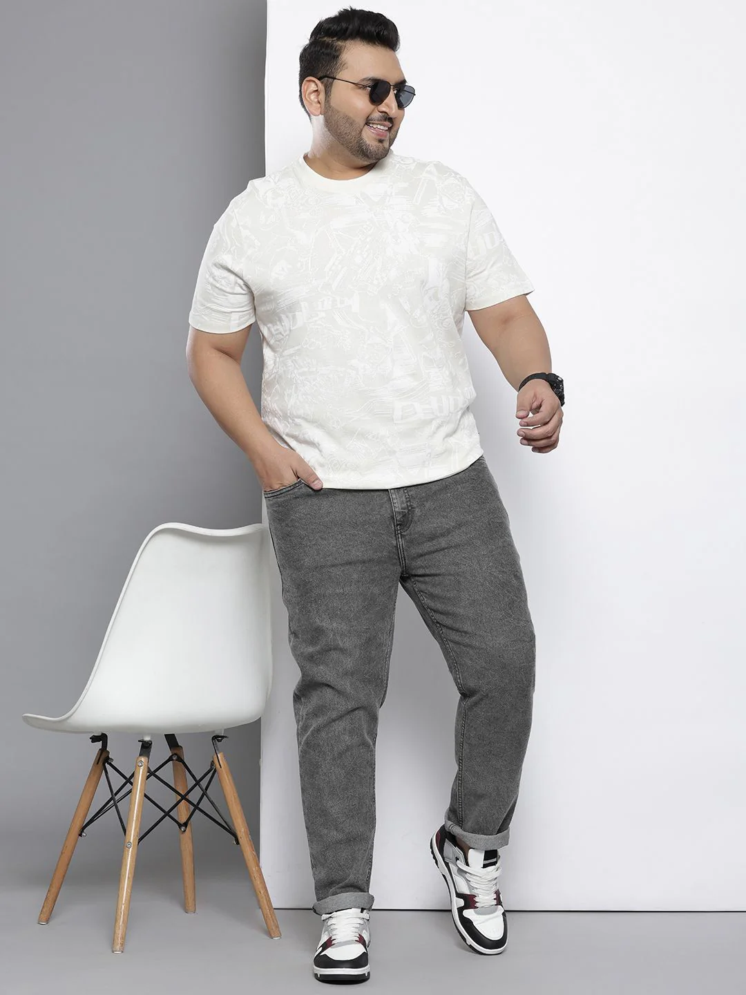Men's Oversized Grey  Jeans - Image 2
