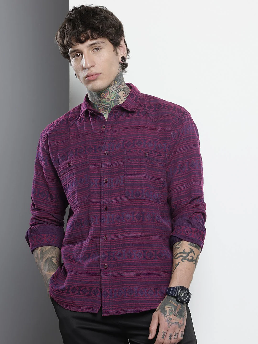 Men's Magenta Relaxed Fit Textured Casual Shirt - Image 2