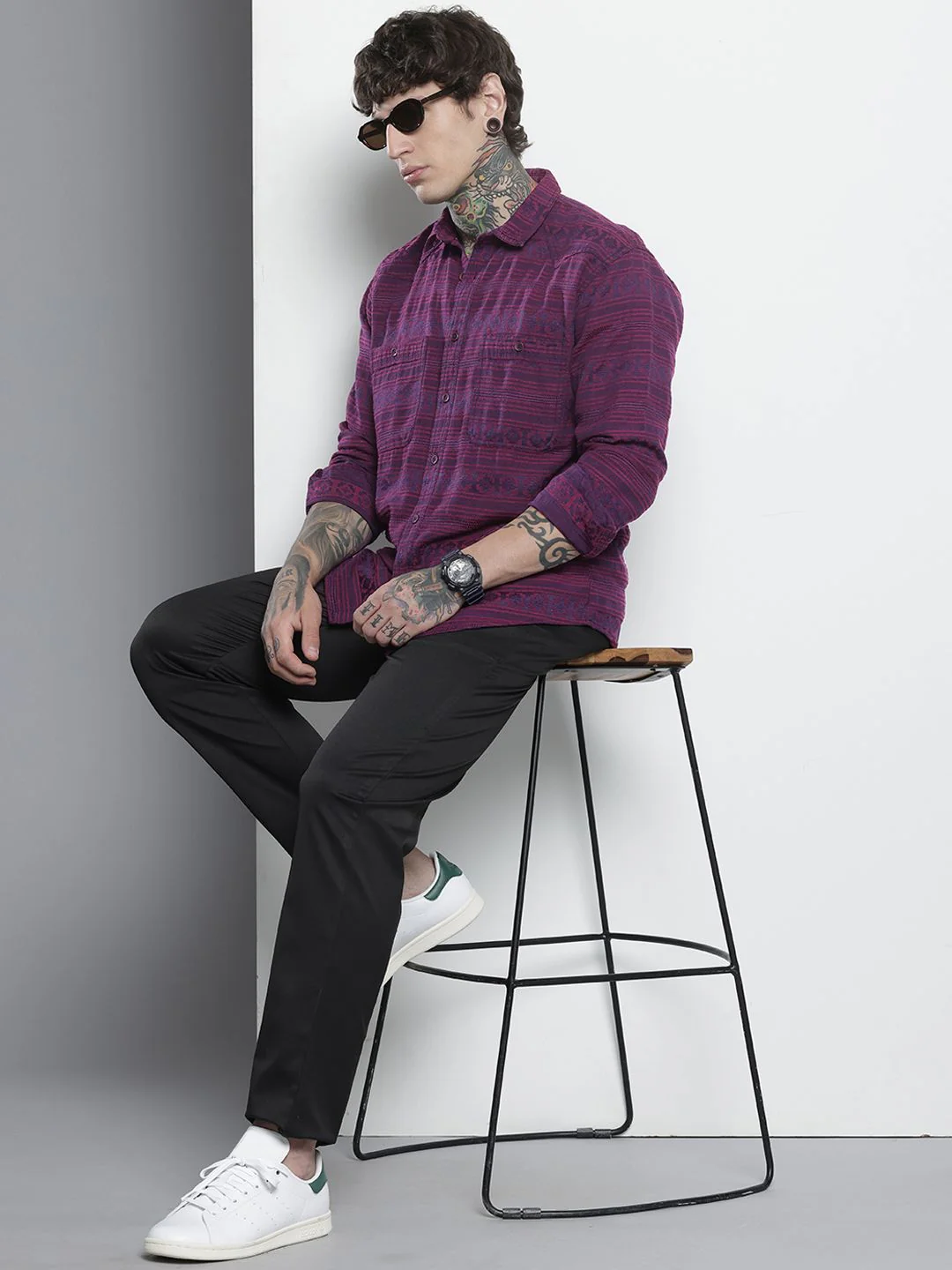 Men's Magenta Relaxed Fit Textured Casual Shirt - Image 3