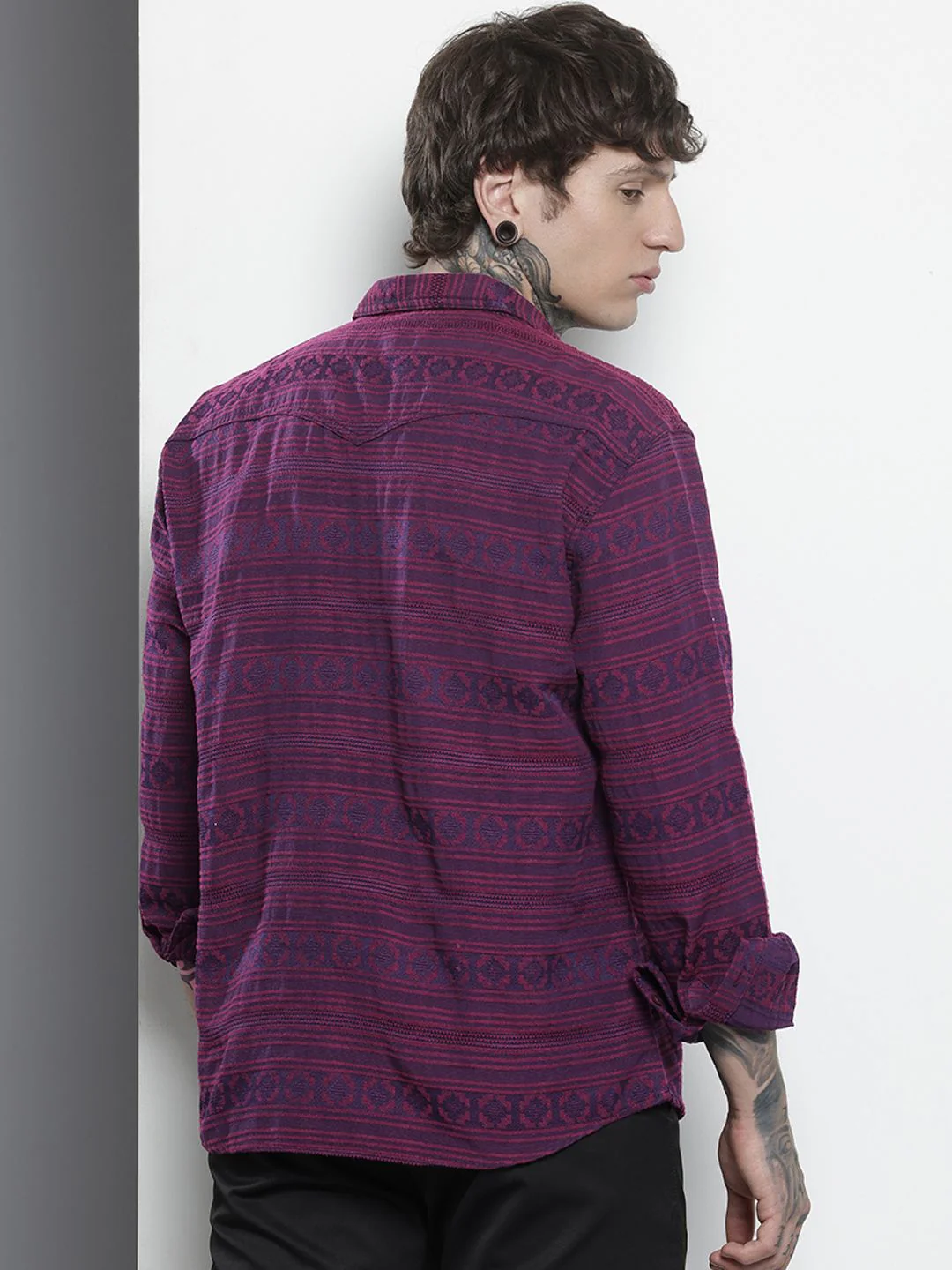 Men's Magenta Relaxed Fit Textured Casual Shirt - Image 4