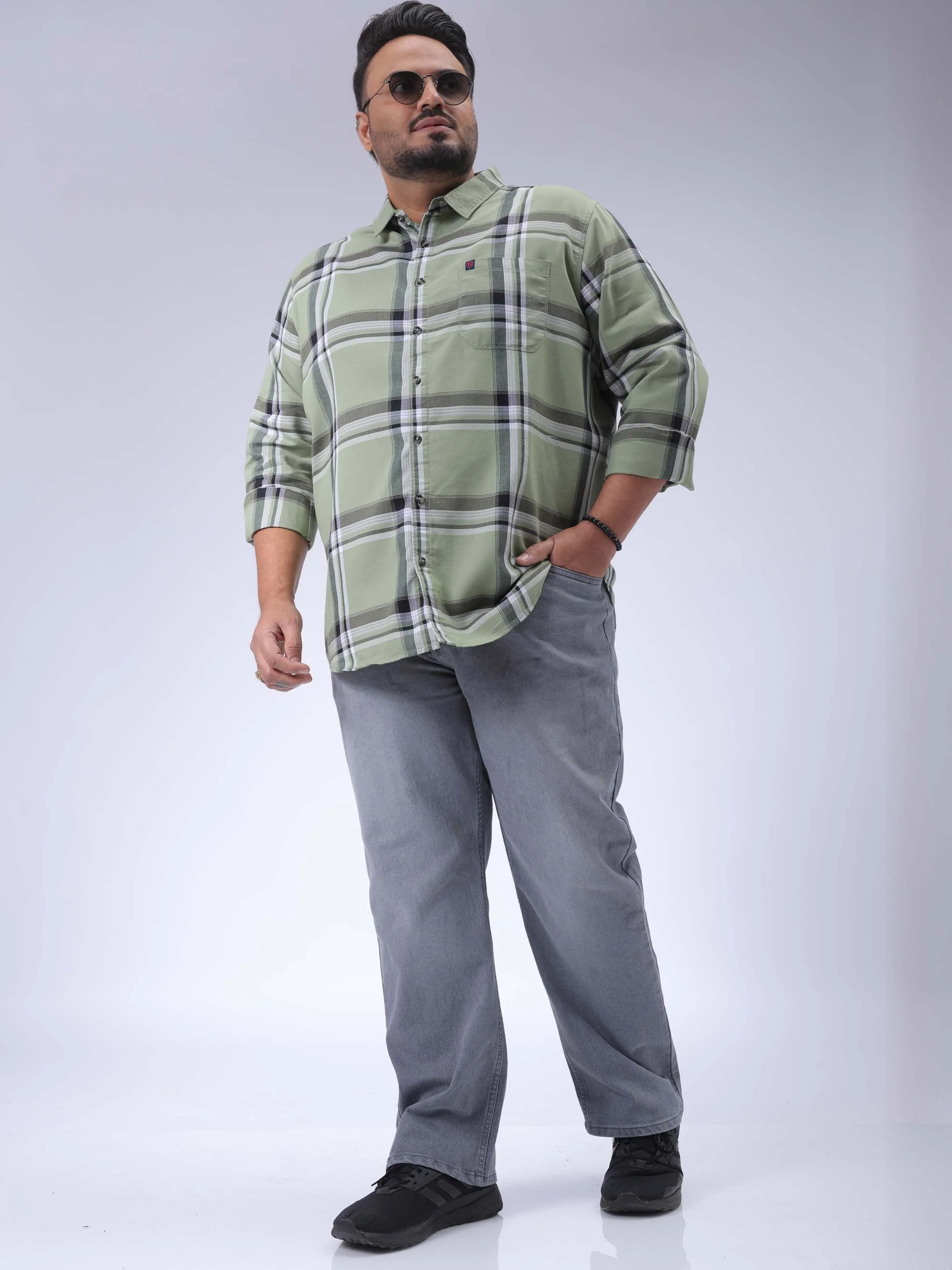 Men's Plus Size Grey Vintage Straight Fit Solid Jeans - Image 4