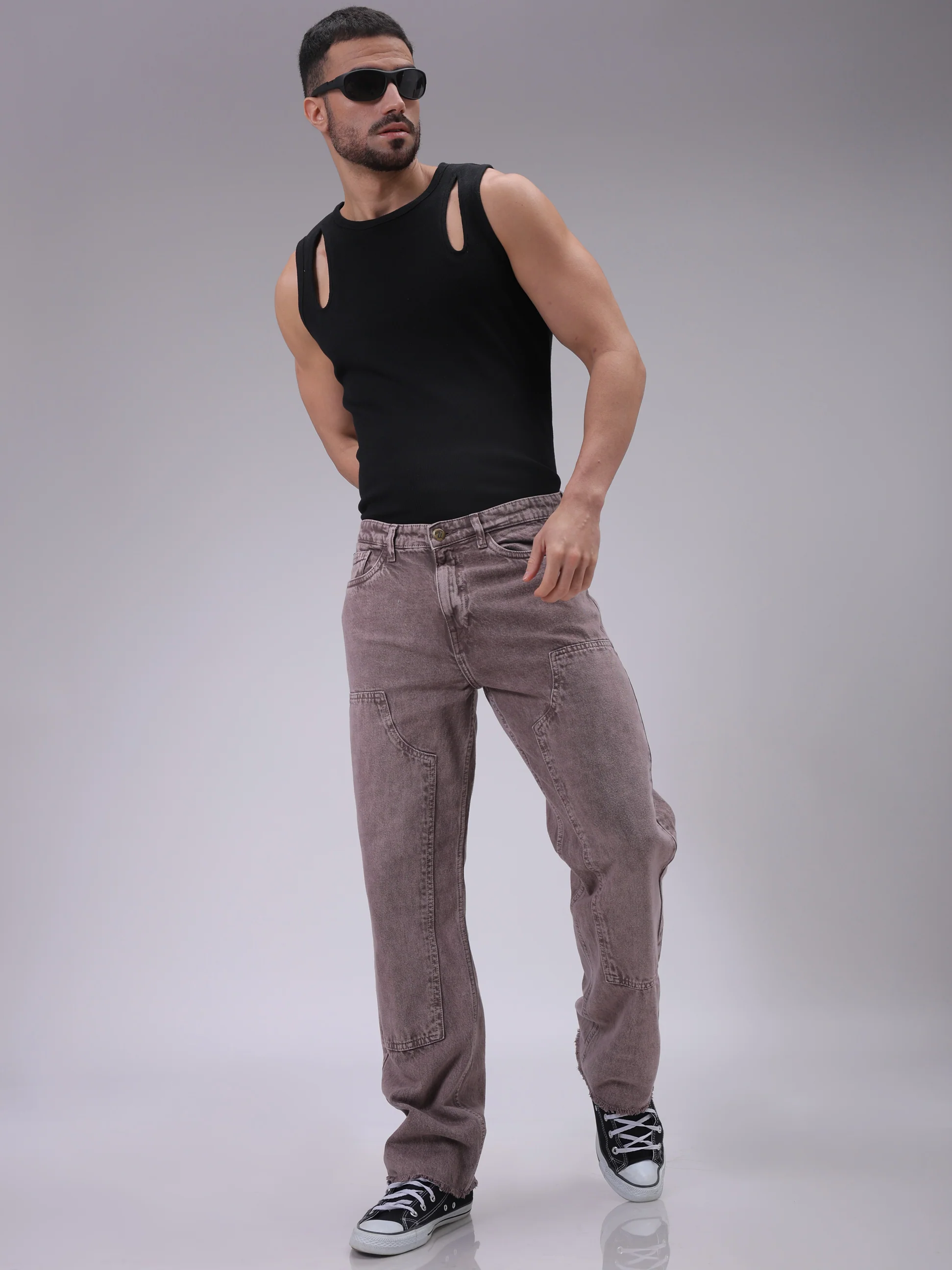 Men's Mauve Relaxed Fit Patched Casual Jeans - Image 3