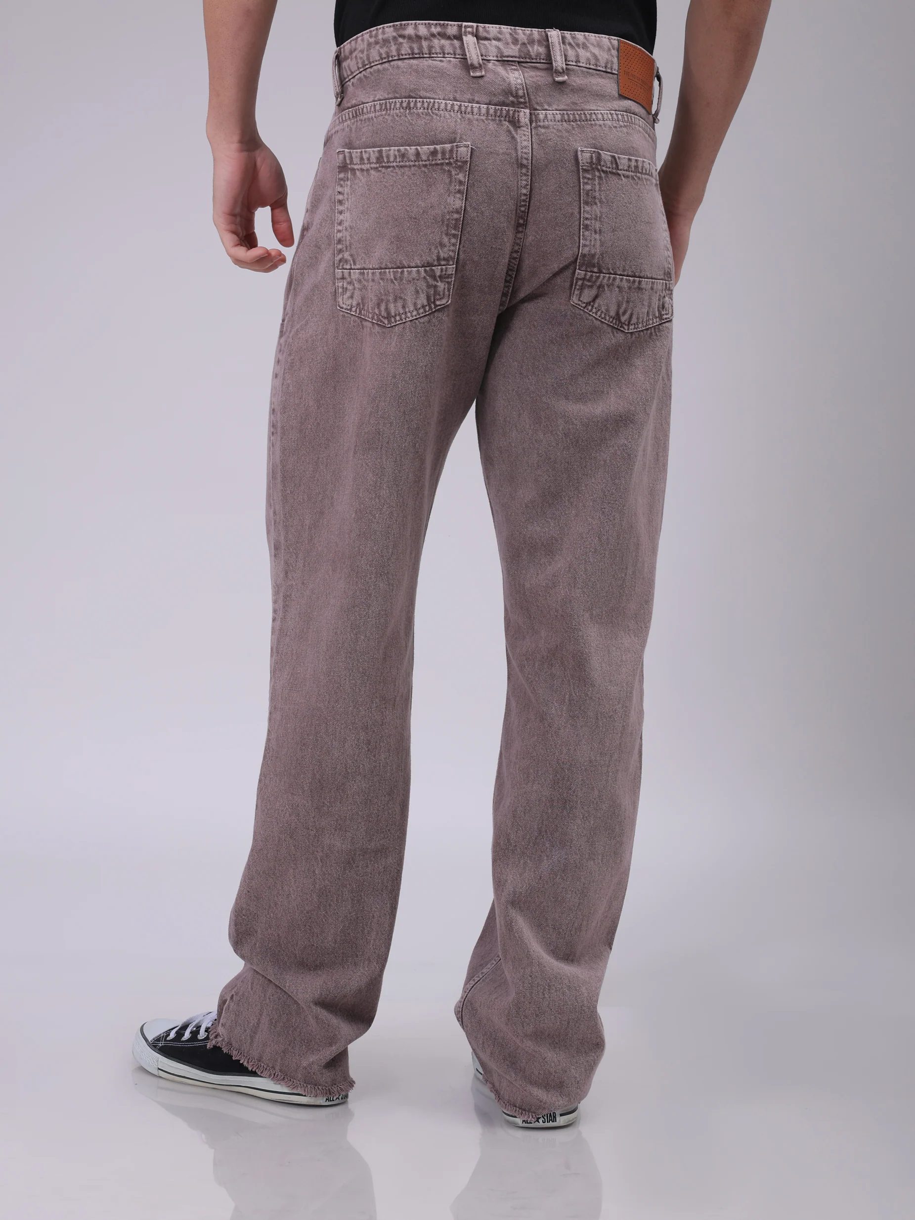 Men's Mauve Relaxed Fit Patched Casual Jeans - Image 5