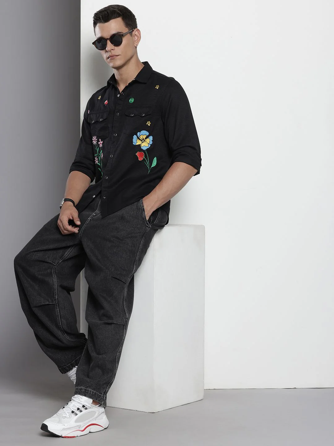 Men's Black Regular Fit Floral Print Embroidered Shirt - Image 4