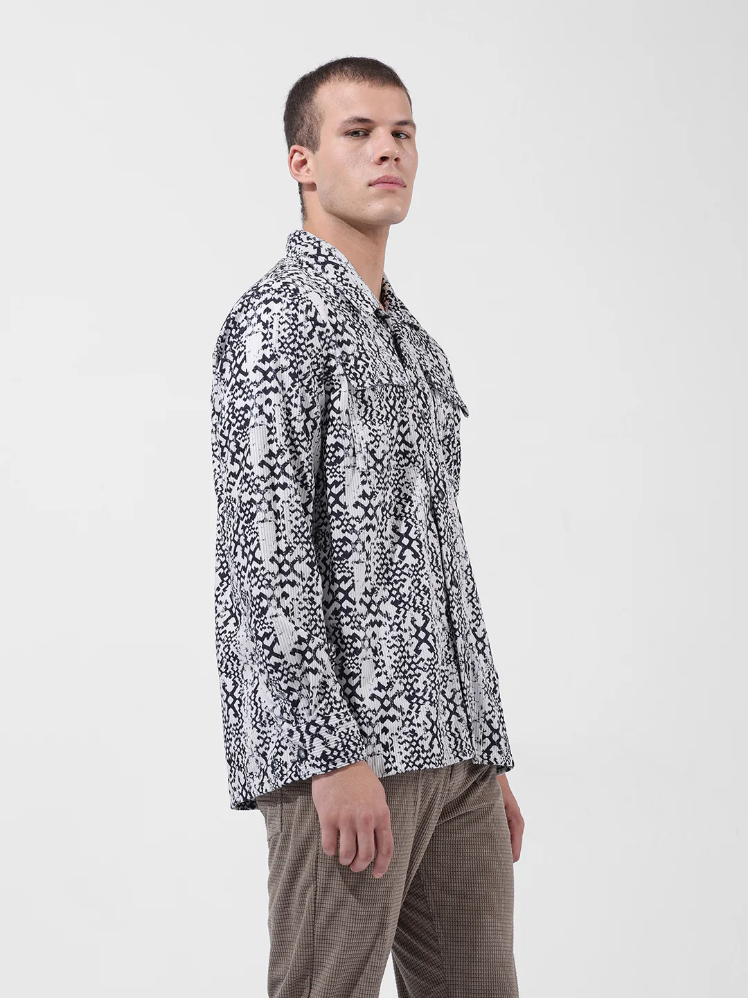 Men's Off White Regular Fit Printed Casual Shirt - Image 4