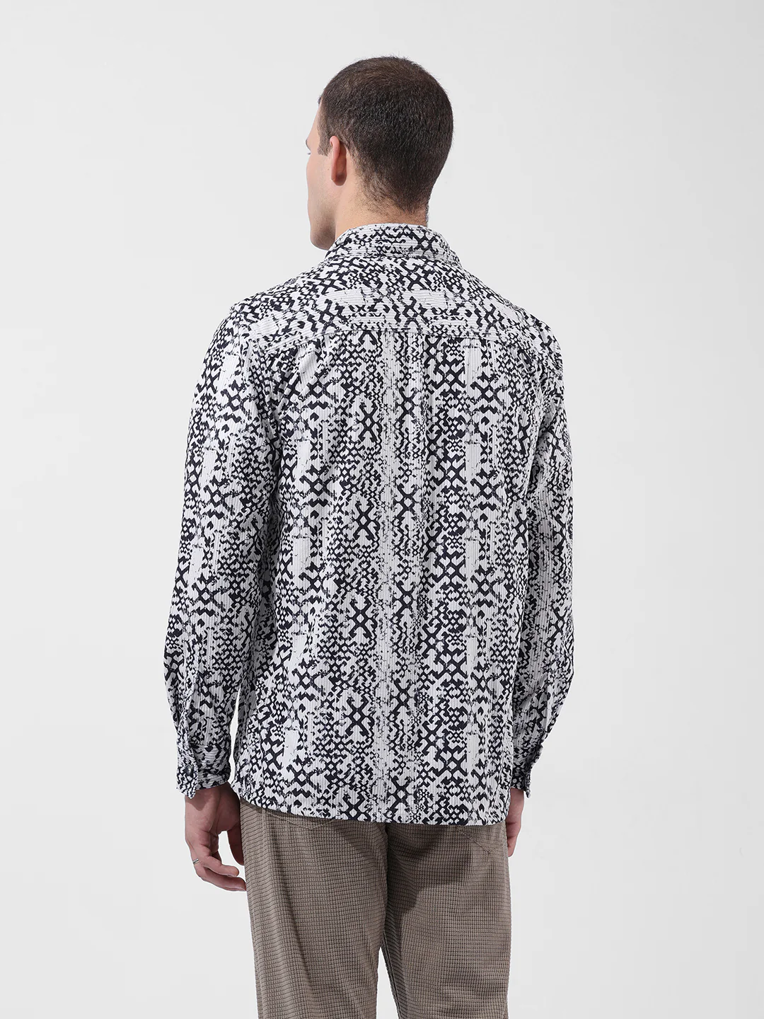 Men's Off White Regular Fit Printed Casual Shirt - Image 5