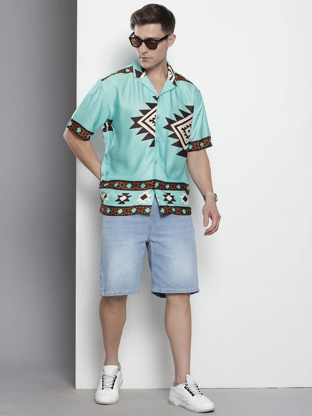 Men's Blue Relaxed Fit Printed Resort Wear Shirt - Image 4