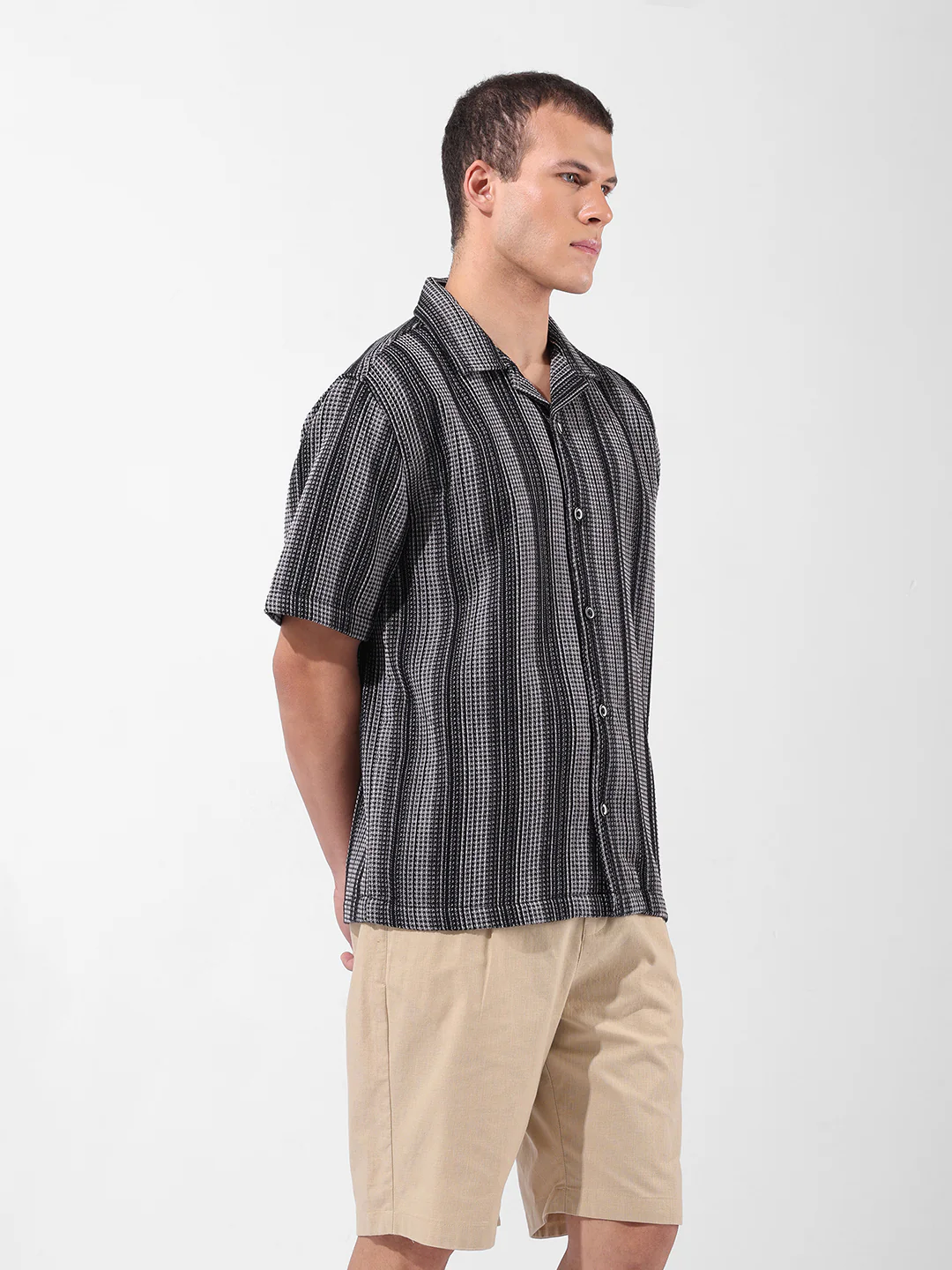 Men's Black Relaxed Fit Checked Resort Wear Shirt - Image 2