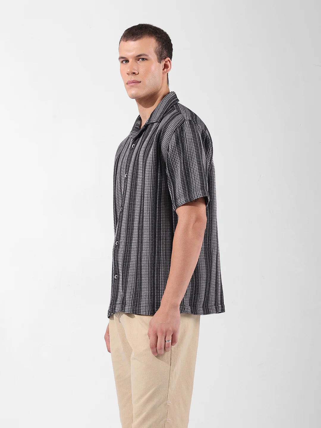 Men's Black Relaxed Fit Checked Resort Wear Shirt - Image 3