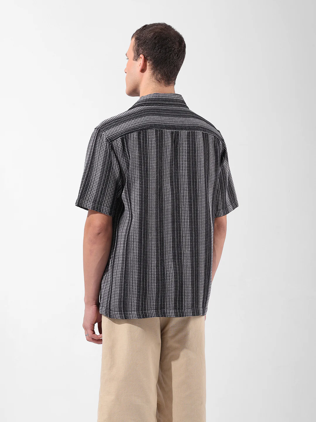 Men's Black Relaxed Fit Checked Resort Wear Shirt - Image 4