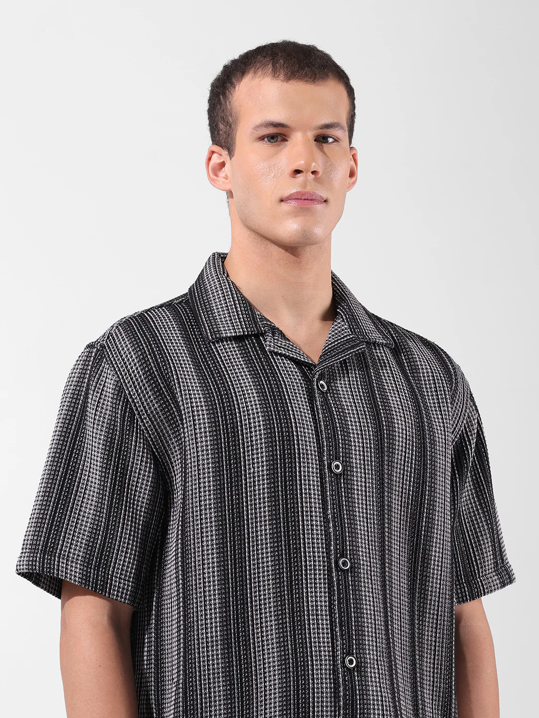 Men's Black Relaxed Fit Checked Resort Wear Shirt - Image 5
