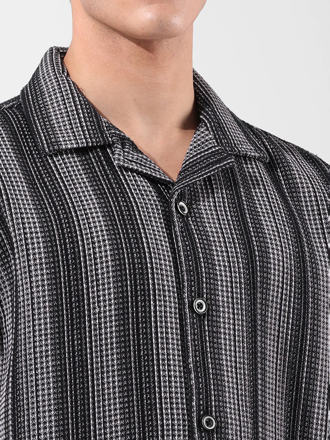 Men's Black Relaxed Fit Checked Resort Wear Shirt - Image 6