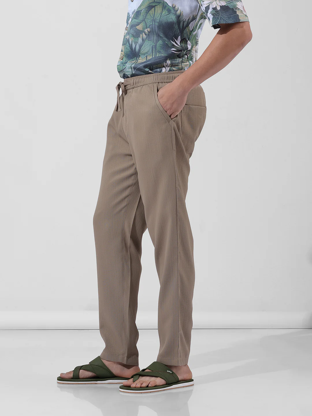 Men's Elmwood Relaxed Fit Solid Casual Trouser - Image 2