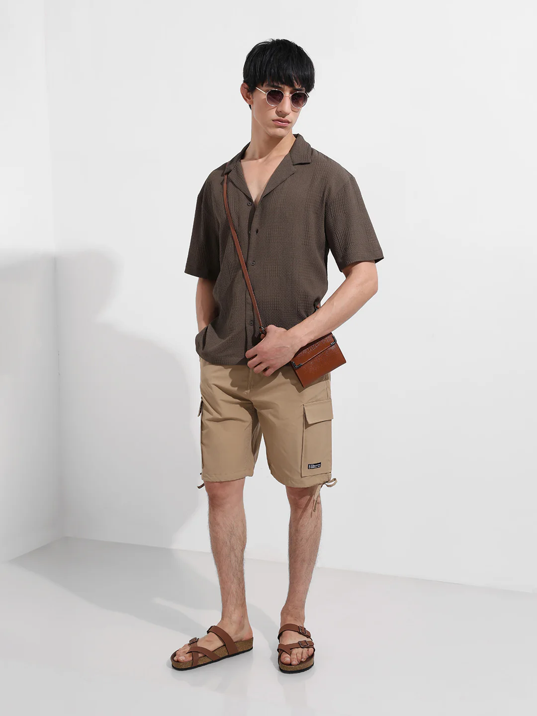 Men's Khaki Relaxed Fit Textured Utility Shorts - Image 2