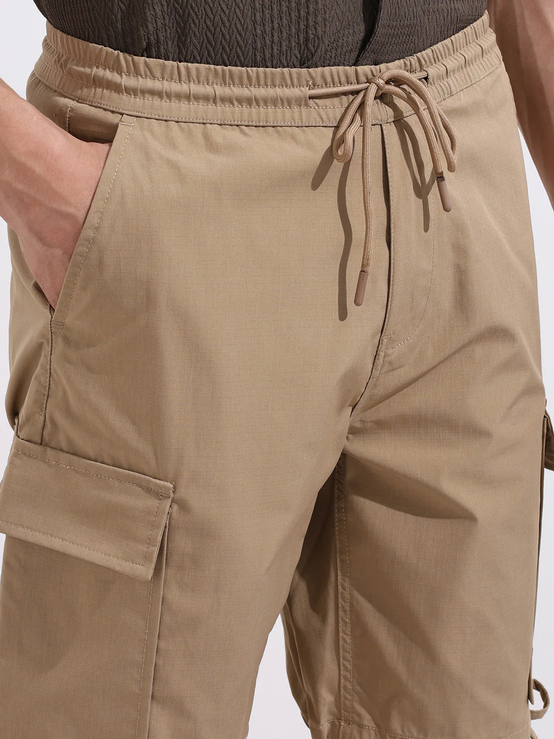Men's Khaki Relaxed Fit Textured Utility Shorts - Image 4