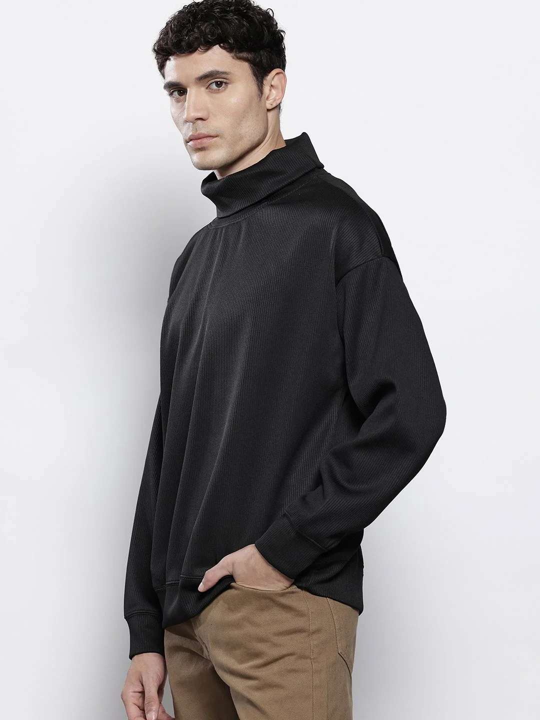 Men's Black Relaxed Fit Solid Casual Sweatshirts - Image 4