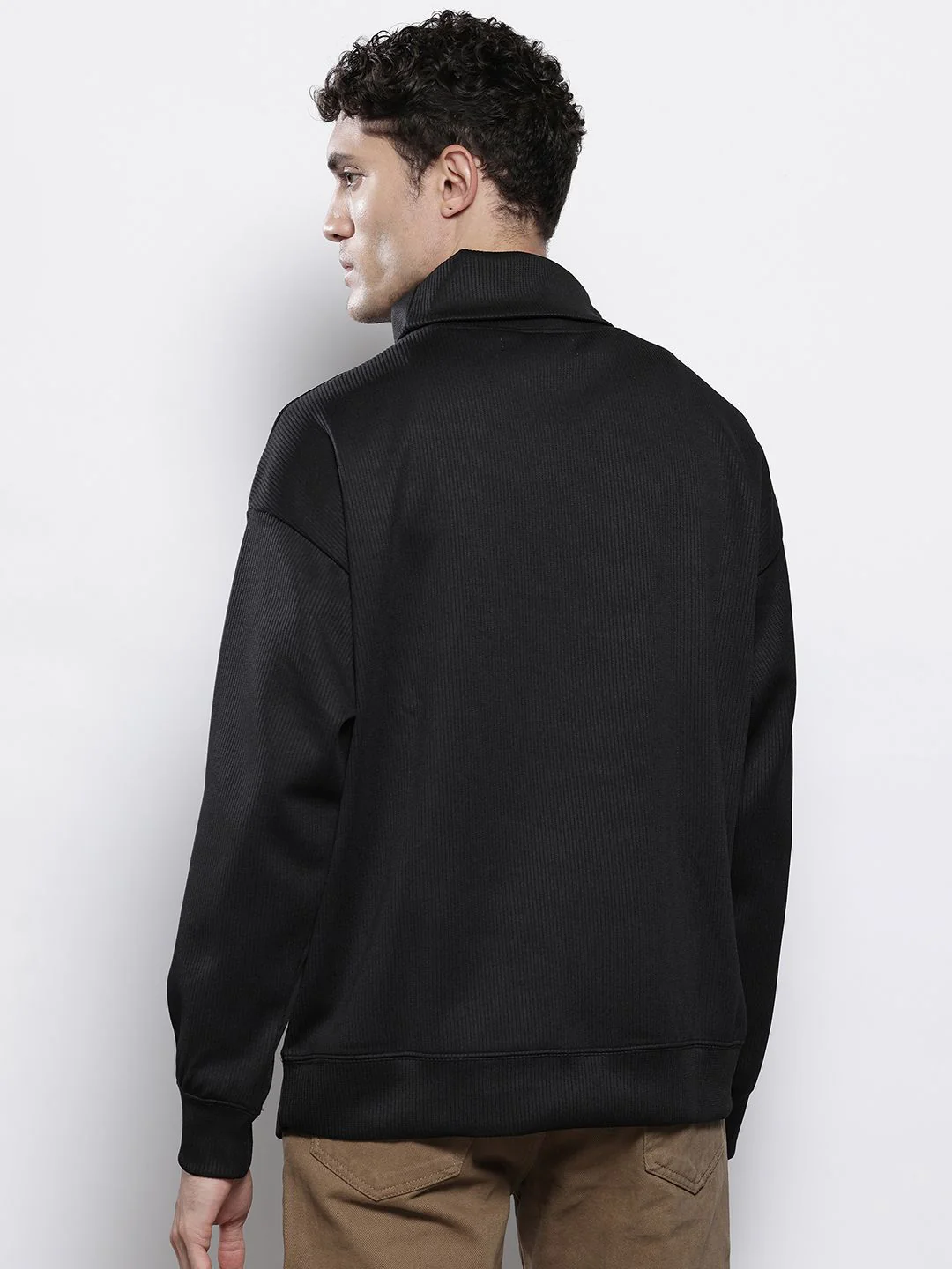 Men's Black Relaxed Fit Solid Casual Sweatshirts - Image 5
