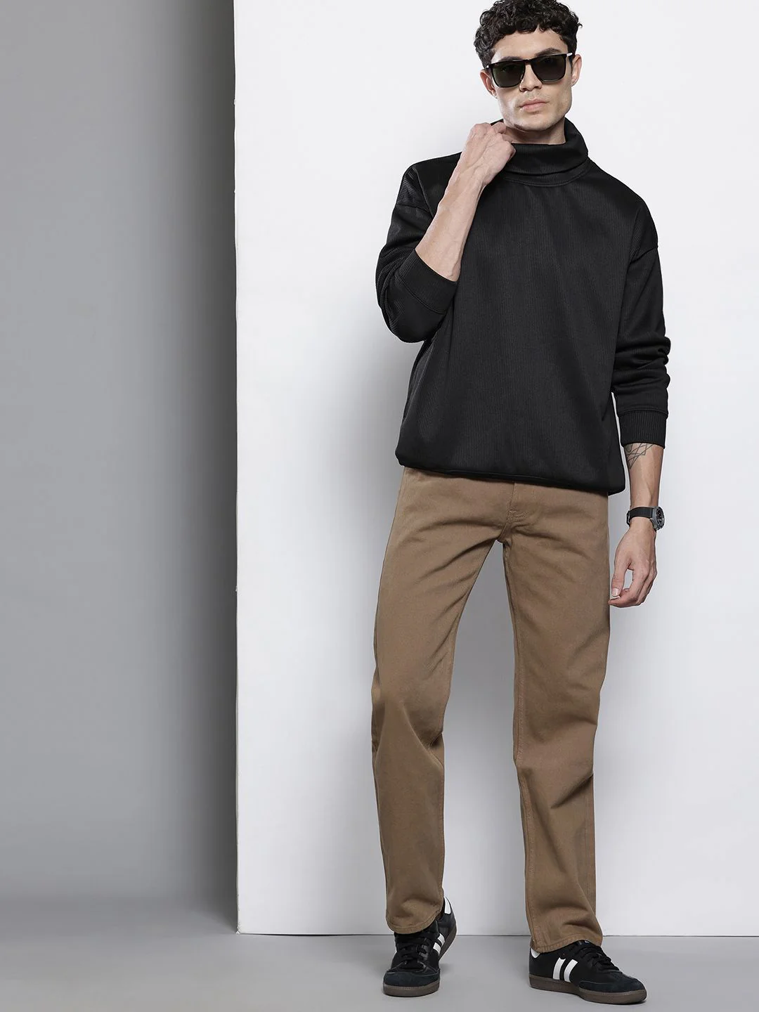 Men's Black Relaxed Fit Solid Casual Sweatshirts - Image 6