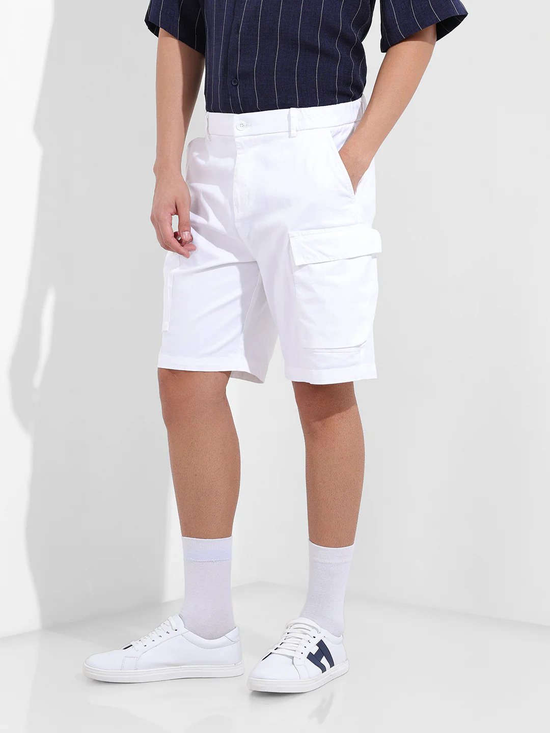 Men's White Relaxed Fit Solid Utility Shorts - Image 2