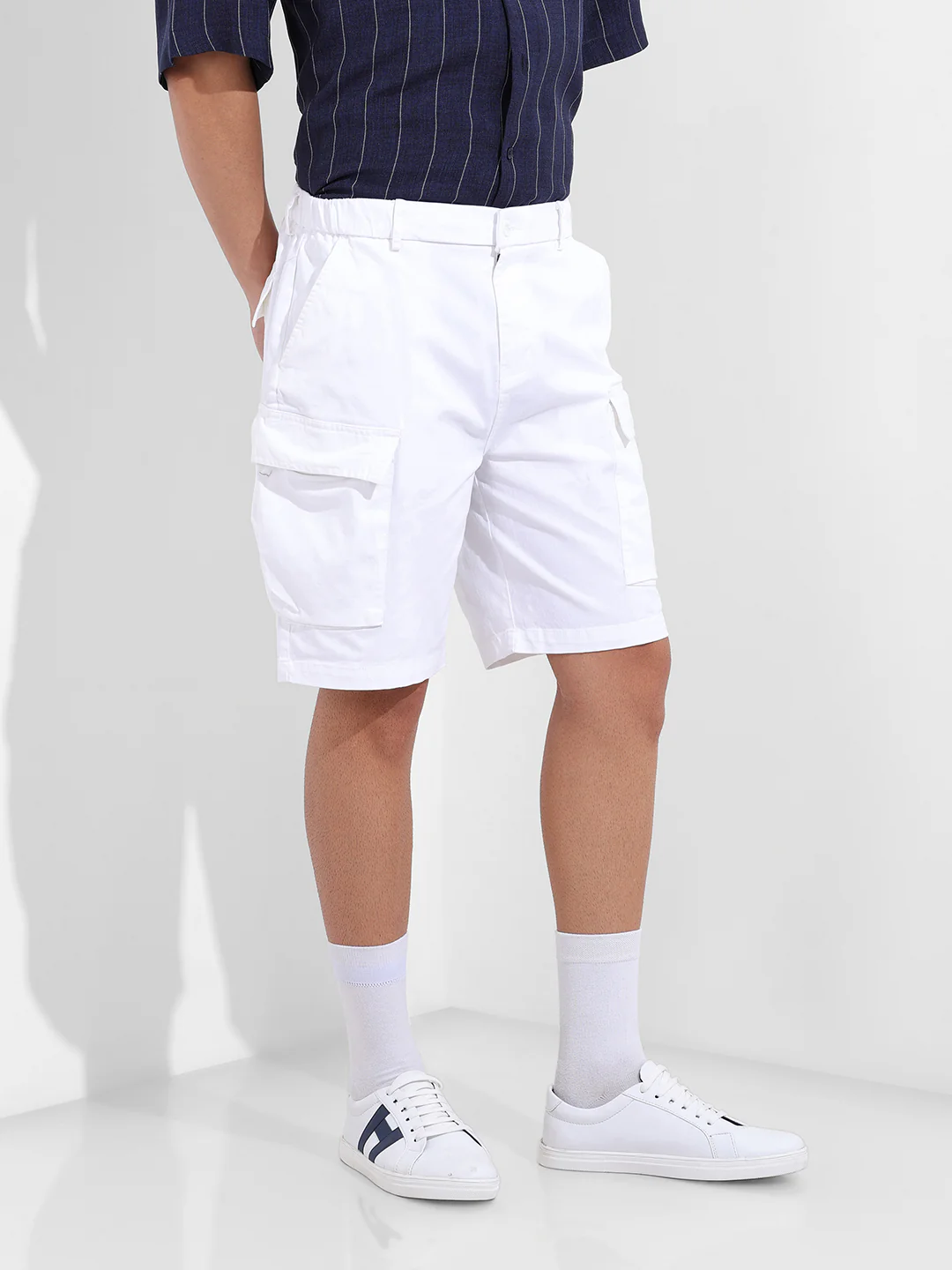 Men's White Relaxed Fit Solid Utility Shorts - Image 3
