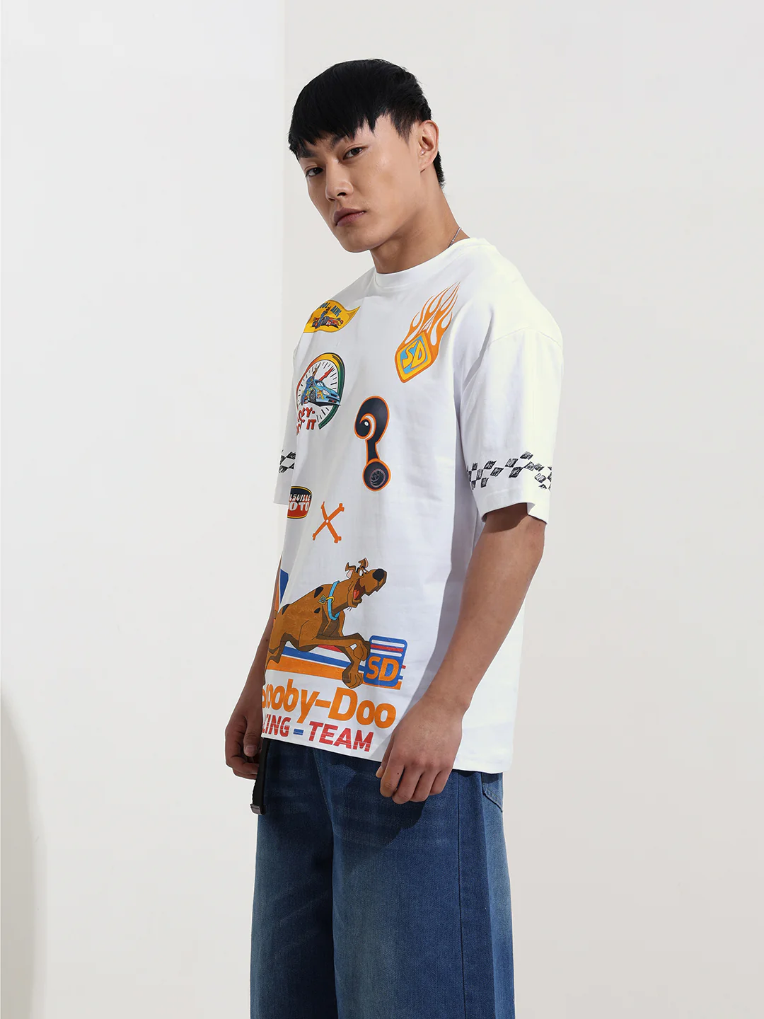 Men's White Boxy Fit Character Scooby-Doo Printed Crew Neck T-Shirt - Image 3