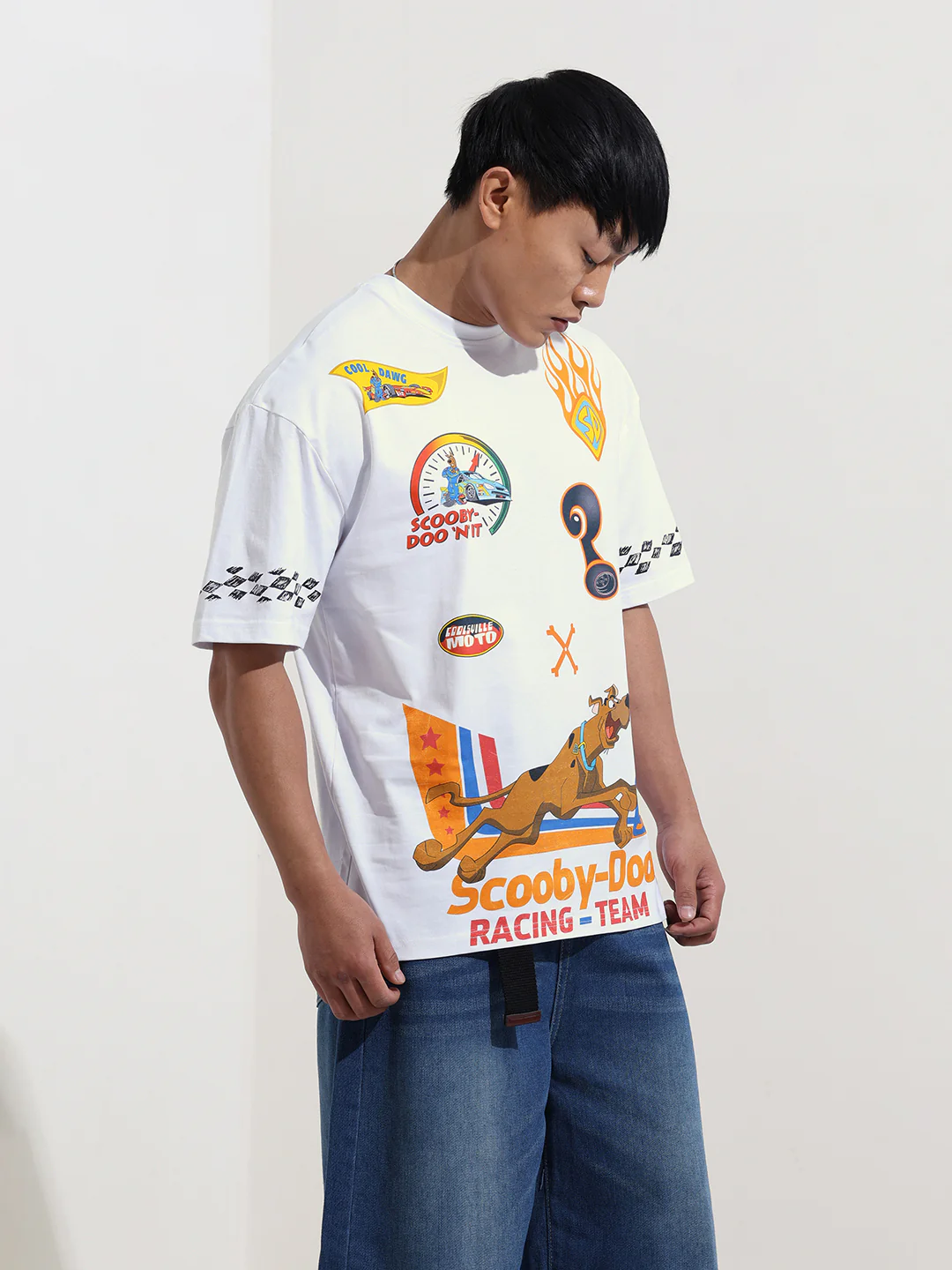 Men's White Boxy Fit Character Scooby-Doo Printed Crew Neck T-Shirt - Image 4