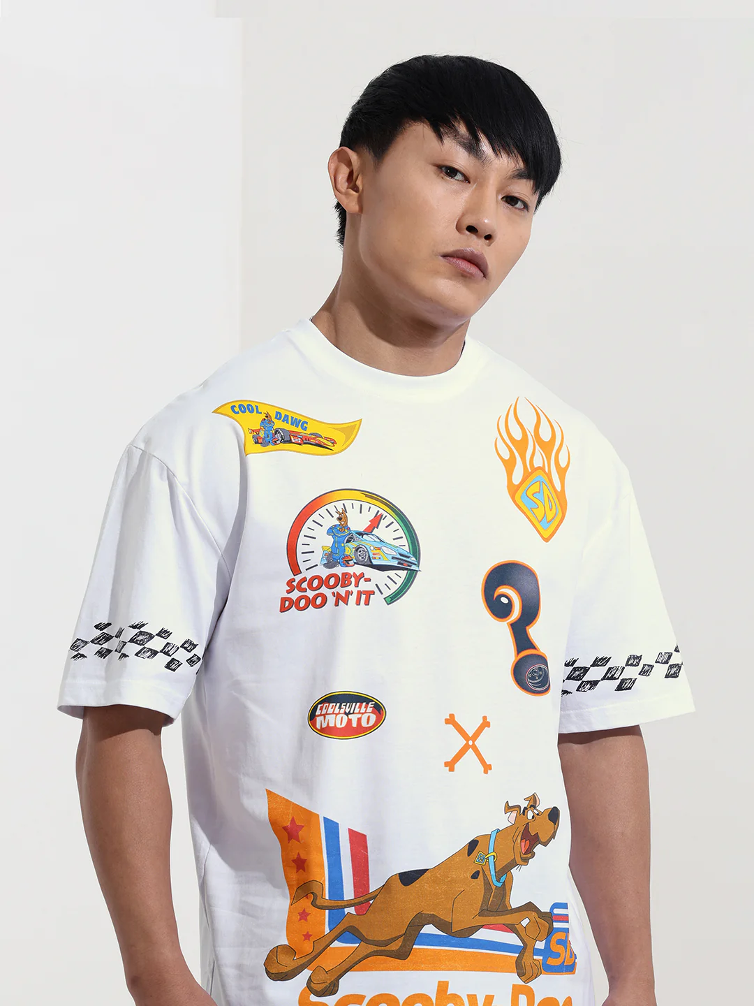 Men's White Boxy Fit Character Scooby-Doo Printed Crew Neck T-Shirt - Image 5
