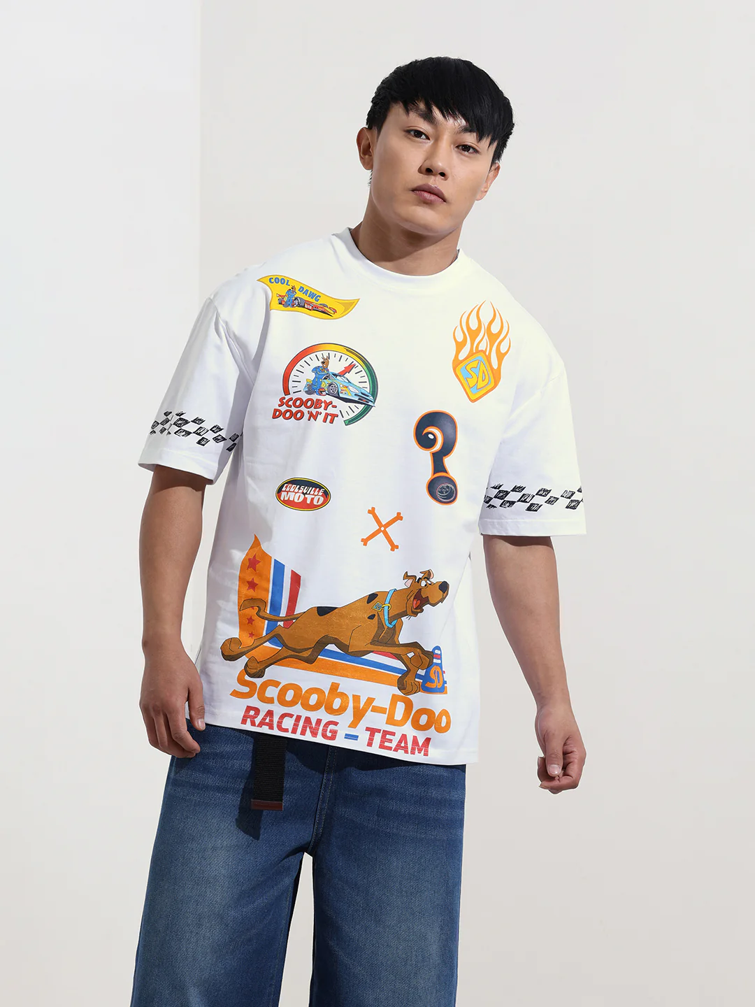 Men's White Boxy Fit Character Scooby-Doo Printed Crew Neck T-Shirt - Image 6