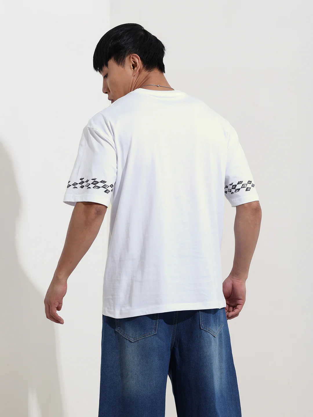 Men's White Boxy Fit Character Scooby-Doo Printed Crew Neck T-Shirt - Image 7