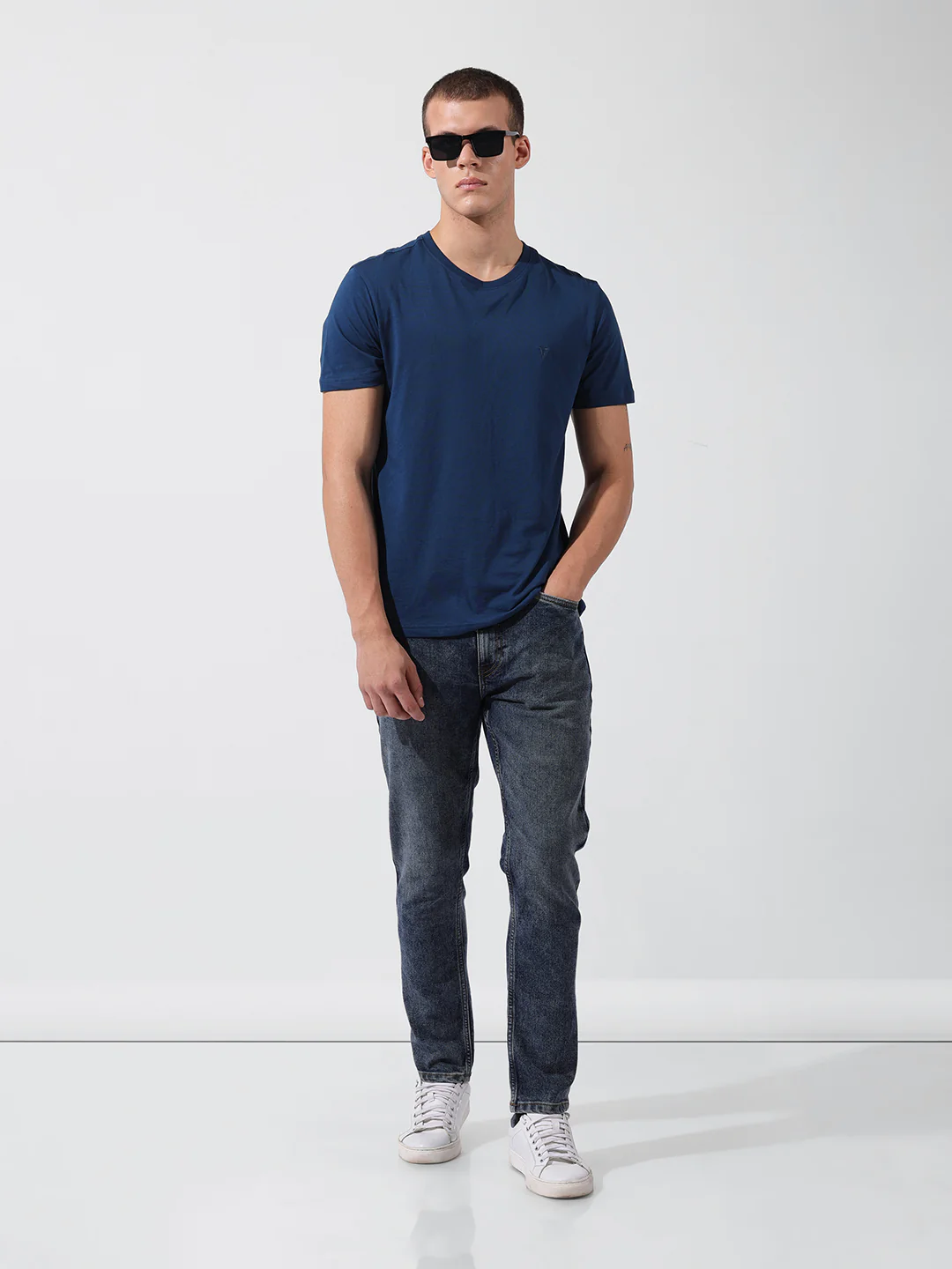 Men's Blue Slim Fit Solid Casual Jeans - Image 5