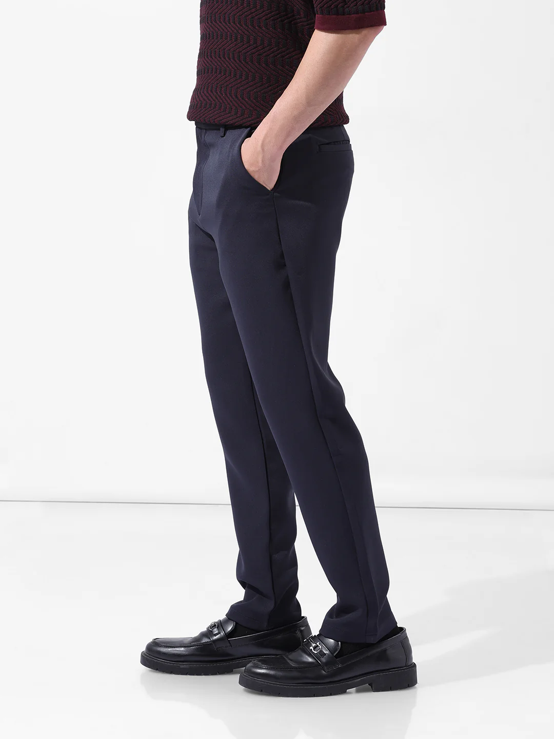Men's Navy Blue Slim Fit Solid Casual Trouser - Image 2