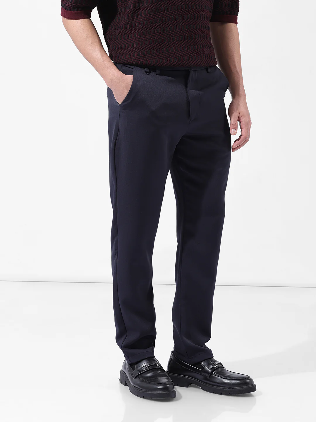 Men's Navy Blue Slim Fit Solid Casual Trouser - Image 3